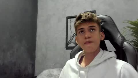 Snapshot of miguel_hz chatting on 12.05.24 Miguel Hernandez online show from 12.05.24