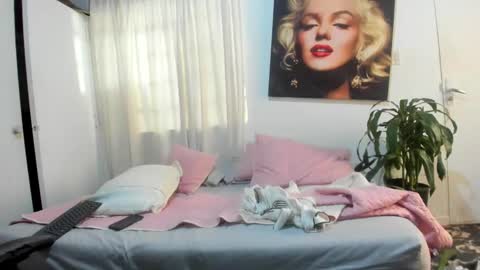 Snapshot of miguel_hz chatting on 12.08.24 Miguel Hernandez online show from 12.08.24