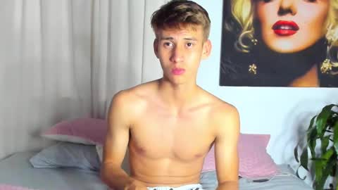 Snapshot of miguel_hz chatting on 12.12.24 Miguel Hernandez online show from 12.12.24