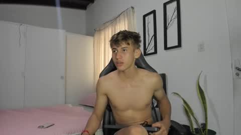 Snapshot of miguel_hz chatting on 01.16.25 Miguel Hernandez online show from 01.16.25