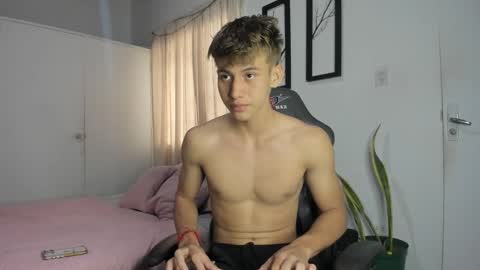 Snapshot of miguel_hz chatting on 01.17.25 Miguel Hernandez online show from 01.17.25