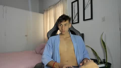 Snapshot of miguel_hz chatting on 01.18.25 Miguel Hernandez online show from 01.18.25