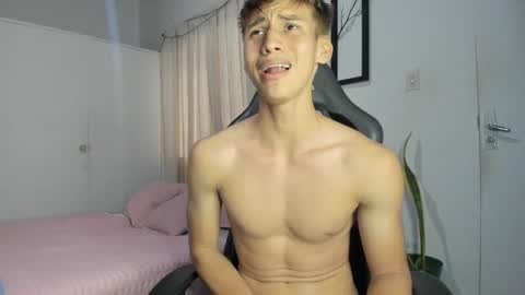 Snapshot of miguel_hz chatting on 01.18.25 Miguel Hernandez online show from 01.18.25