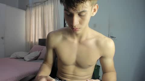 Snapshot of miguel_hz chatting on 01.21.25 Miguel Hernandez online show from 01.21.25