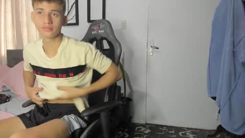 Snapshot of miguel_hz chatting on 01.24.25 Miguel Hernandez online show from 01.24.25