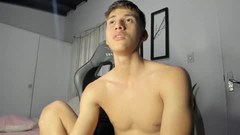 Snapshot of miguel_hz chatting on 01.29.25 Miguel Hernandez online show from 01.29.25