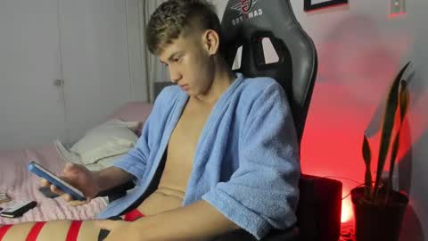 Snapshot of miguel_hz chatting on 01.31.25 Miguel Hernandez online show from 01.31.25