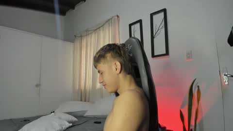 Snapshot of miguel_hz chatting on 02.05.25 Miguel Hernandez online show from 02.05.25