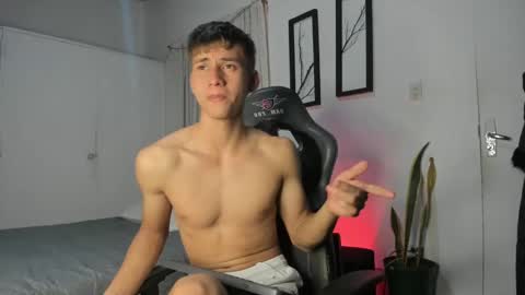 Snapshot of miguel_hz chatting on 02.07.25 Miguel Hernandez online show from 02.07.25