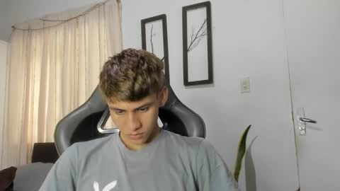 Snapshot of miguel_hz chatting on 02.19.25 Miguel Hernandez online show from 02.19.25