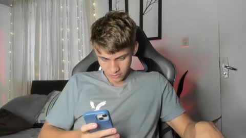 Snapshot of miguel_hz chatting on 02.19.25 Miguel Hernandez online show from 02.19.25