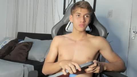 Snapshot of miguel_hz chatting on 02.23.25 Miguel Hernandez online show from 02.23.25