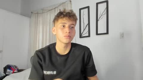 Snapshot of miguel_hz chatting on 02.27.25 Miguel Hernandez online show from 02.27.25