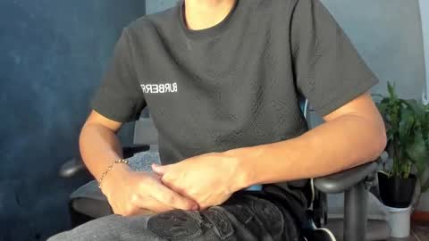 Snapshot of miguel_hz chatting on 03.01.25 Miguel Hernandez online show from 03.01.25