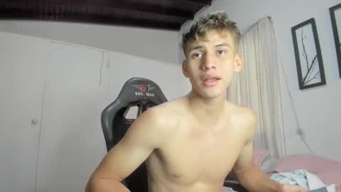 Snapshot of miguel_hz chatting on 03.04.25 Miguel Hernandez online show from 03.04.25