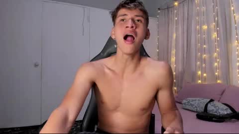 Snapshot of miguel_hz chatting on 03.06.25 Miguel Hernandez online show from 03.06.25