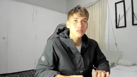 Snapshot of miguel_hz chatting on 03.07.25 Miguel Hernandez online show from 03.07.25