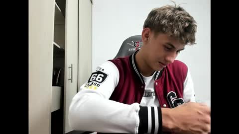 Snapshot of miguel_hz chatting on 09.12.25 Miguel Hernandez online show from 09.12.25