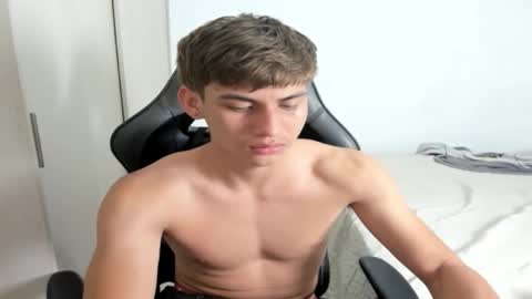 Snapshot of miguel_hz chatting on 09.29.25 Miguel Hernandez online show from 09.29.25