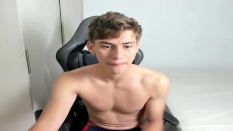 Snapshot of miguel_hz chatting on 10.01.25 Miguel Hernandez online show from 10.01.25