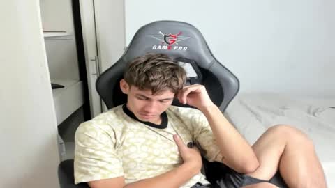 Snapshot of miguel_hz chatting on 10.02.25 Miguel Hernandez online show from 10.02.25