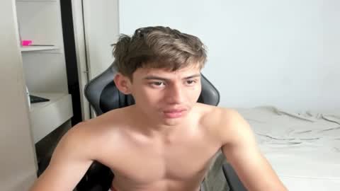 Snapshot of miguel_hz chatting on 10.03.25 Miguel Hernandez online show from 10.03.25