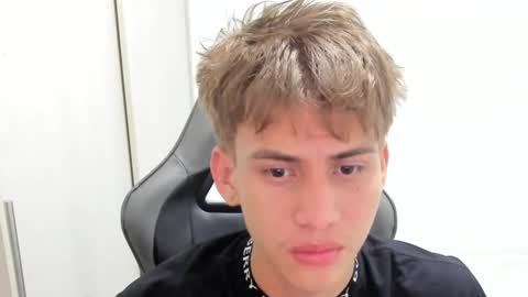 Snapshot of miguel_hz chatting on 10.23.25 Miguel Hernandez online show from 10.23.25