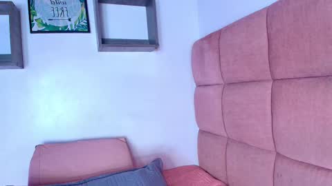 Mia  online show from 09.10.25