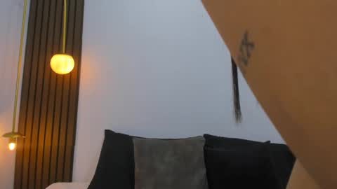 Mia  online show from 02.04.25