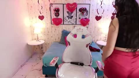 Snapshot of miia_bela chatting on 02.15.25 Miia online show from 02.15.25