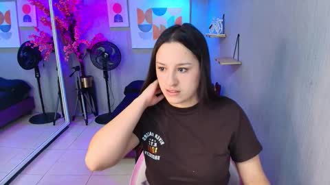 Snapshot of miia_bela chatting on 11.28.25 Miia online show from 11.28.25