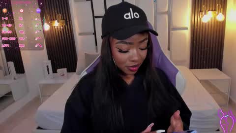 Miia Schwarz  online show from 10.10.25