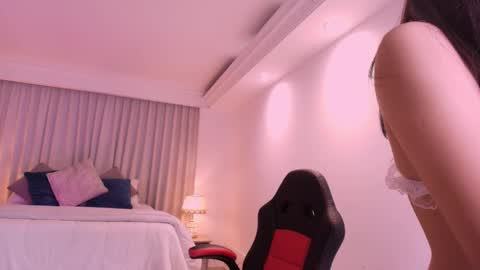 Mia online show from 02.28.25