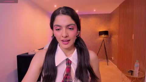 Mia online show from 10.21.25