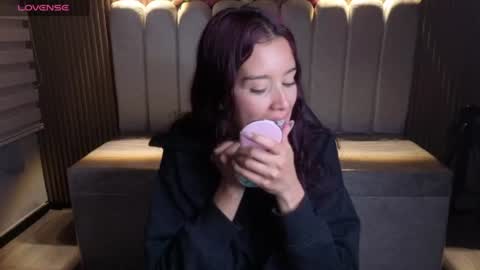 miiaa_evans1 online show from 07.06.26