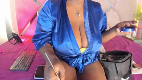 Mia collins online show from 11.05.25