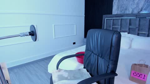 Mia Monroe online show from 02.06.25