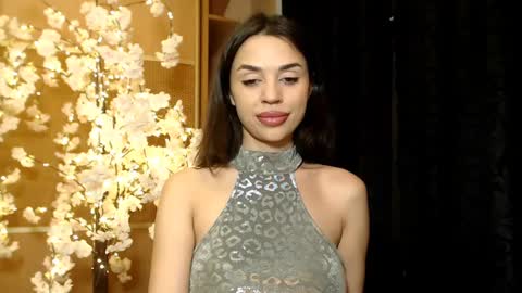 Mika online show from 12.23.24