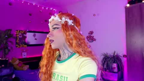Snapshot of mikaelarangel chatting on 12.22.25 mikaelarangel online show from 12.22.25