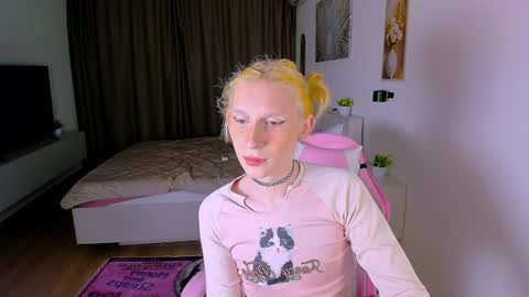 Snapshot of mikaella_nicole chatting on 06.20.26 mikaella_nicole online show from 06.20.26