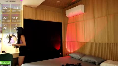 Snapshot of mikakimura chatting on 10.25.25 Miko now i live in Vietnam online show from 10.25.25