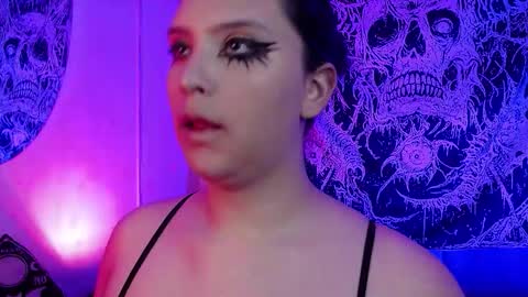 Mika online show from 11.23.25