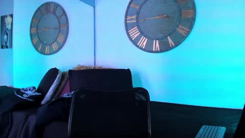 Mike 0233 online show from 12.18.24