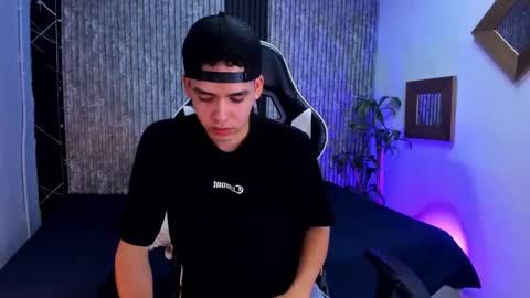 Mike 0233 online show from 09.18.25