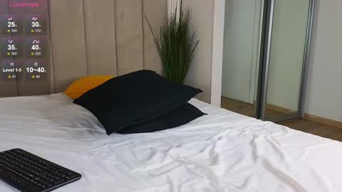 Snapshot of mike___magic chatting on 03.08.25 Mike Magic online show from 03.08.25