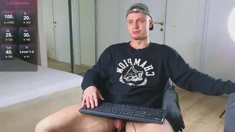 Snapshot of mike___magic chatting on 11.16.25 Mike Magic online show from 11.16.25