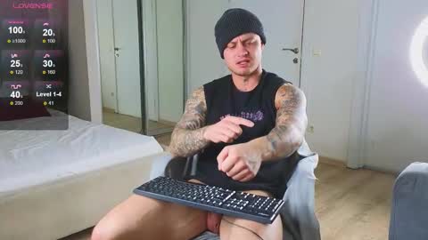 Snapshot of mike___magic chatting on 11.27.25 Mike Magic online show from 11.27.25