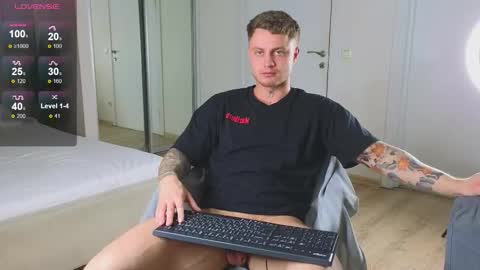 Snapshot of mike___magic chatting on 11.28.25 Mike Magic online show from 11.28.25