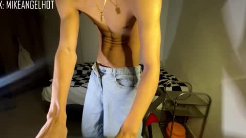 Mike Pineapple online show from 12.15.25