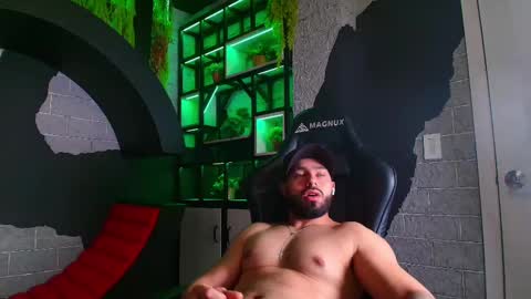 Snapshot of mikeblare chatting on 01.07.25 Mike Blare online show from 01.07.25